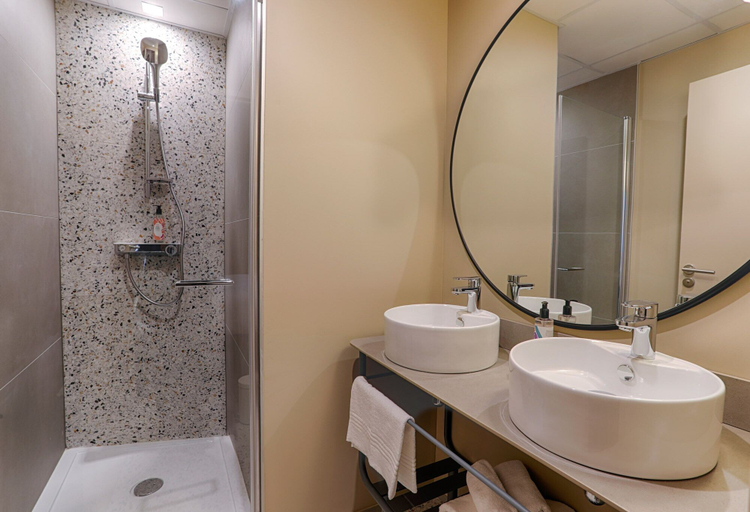 Bathroom 2, Résidence meublée Bellini Vannes, Morbihan
