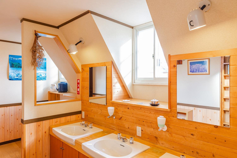 Bathroom 3, Funny Inn, Hakuba