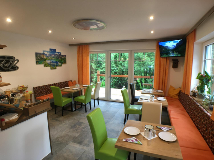 Food & Drinks 3, B&B Simmer, Gmunden