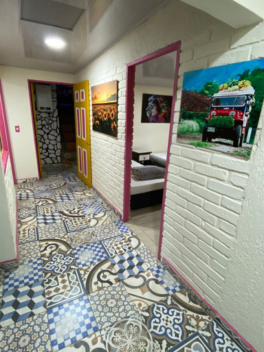 Others, Bareque hostal, Salento
