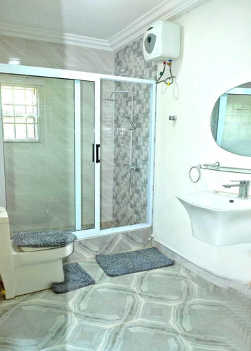 Bathroom 2, Tamarind Guesthouse, Akwapim South