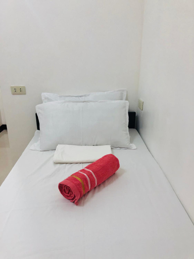 Others 4, LR Hostel and Cafe, Moalboal