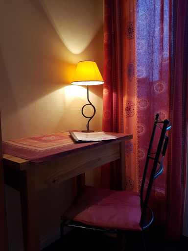 Bedroom 3, Hotel du Centre, Hautes-Pyrénées