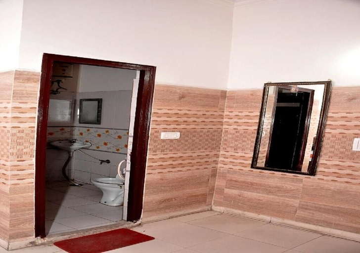 Bathroom 4, Asha Guest House, Amritsar