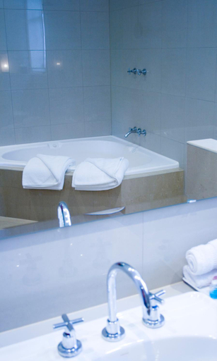 Bathroom 5, The Bridgetown Hotel, Bridgetown-Greenbushes