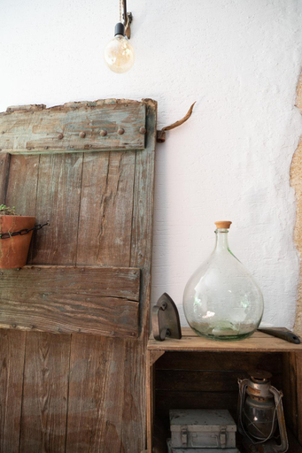 Others 5, Une Chambre en Luberon, Vaucluse