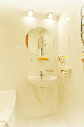 Bathroom 4, Olympik, Praha 7