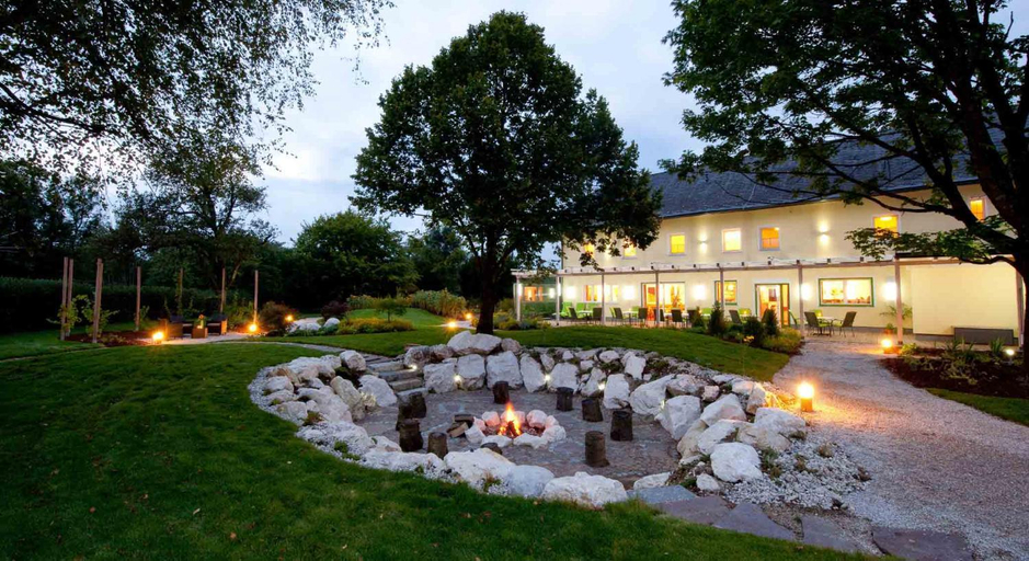 Exterior & Views, Hotel Sonnenhof, Vöcklabruck