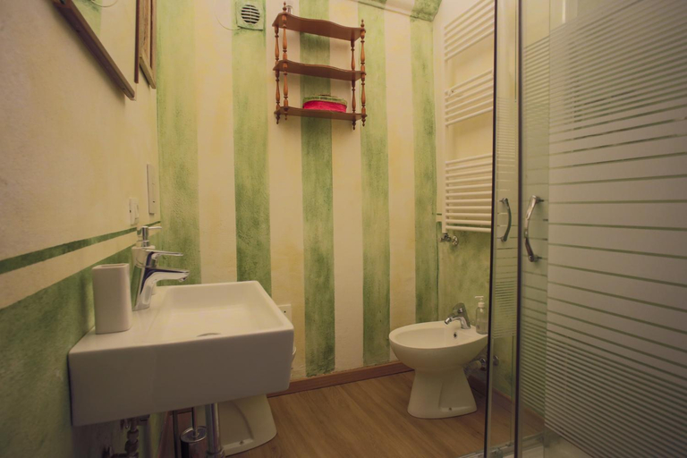 Bathroom 2, B&B Palazzo Malaspina, Piacenza
