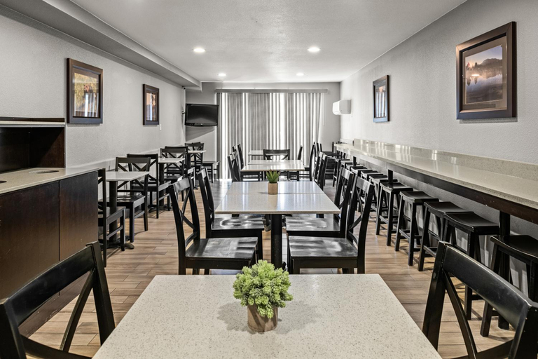 Food & Drinks 5, Yosemite Southgate Hotel & Suites, Madera