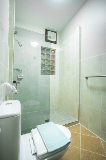 Bathroom 4, Vongkhamsene Boutique Hotel, Vientiane