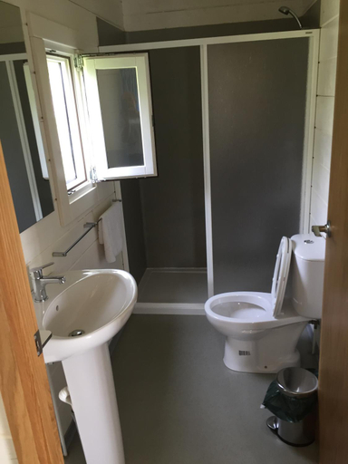 Bathroom 2, N`Guembu Nature Resort, Caué