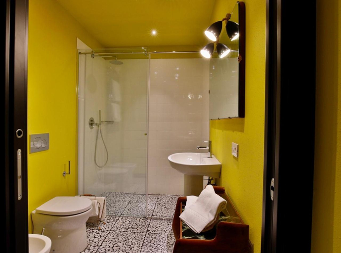 Bathroom 2, Ermellina, Reggio Nell'Emilia