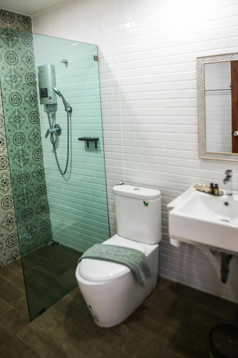 Bathroom 3, Vera Costa Hotel, Sang Khom
