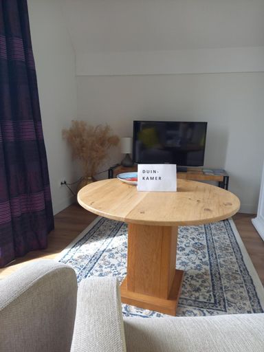 Others 5, Room by the sea, Veere