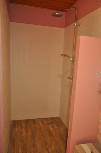 Bathroom 3, Ma maison bleue, Orne