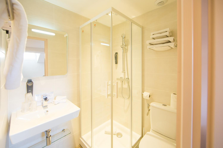 Bathroom 4, Hotel Cannes Croisette, Alpes-Maritimes