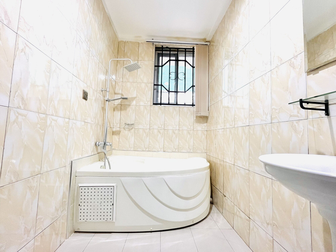Bathroom, Aduk Guest House, Accra