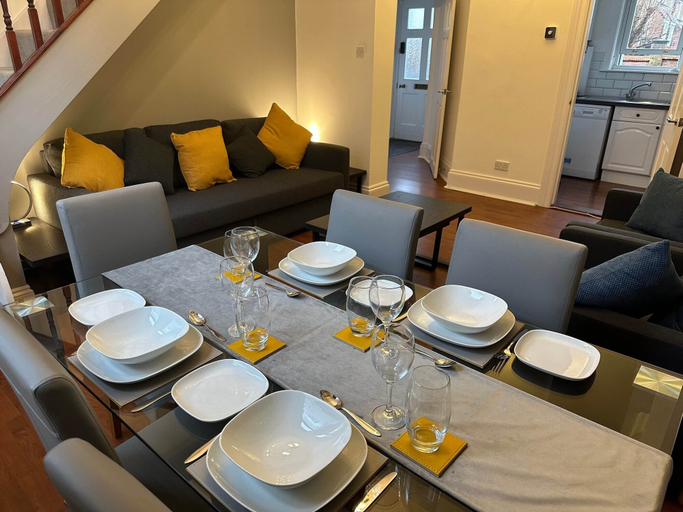 Others 5, 2 Bedroom House in Central Winchester, Hampshire