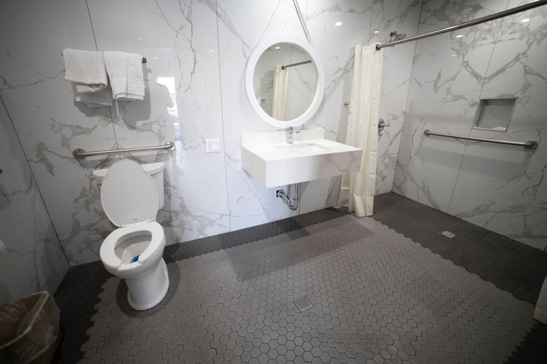Bathroom 5, Palms Motel, Los Angeles