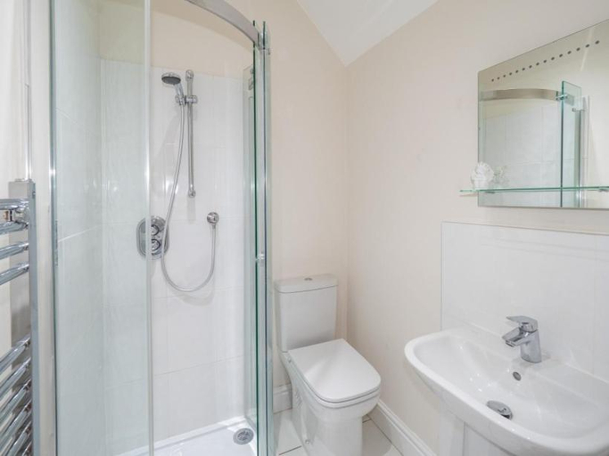 Bathroom 5, Pinley Hill House, Warwickshire