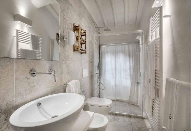 Bathroom 4, Salvadonica, Florence