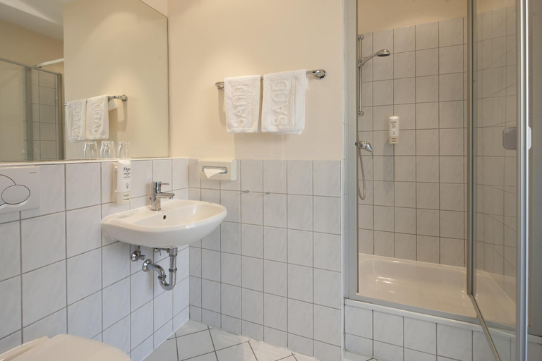 Bathroom 4, Hotel Sand, Ostholstein