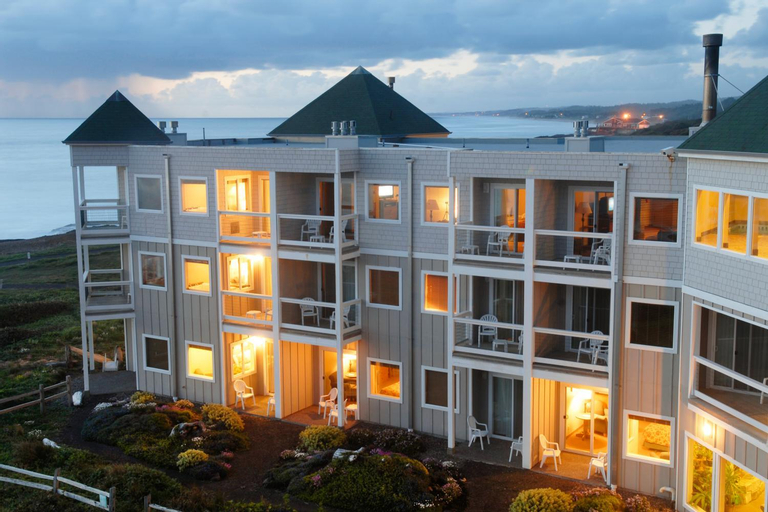 Exterior & Views