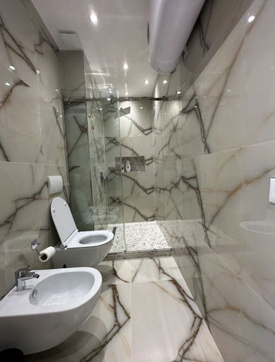 Others 5, Royal Seaview Heaven, Durrësit