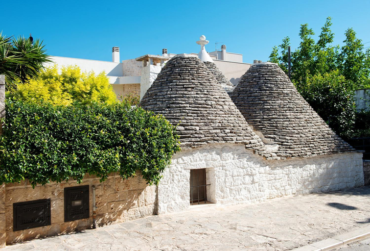 Others 3, Trullo Giardino Fiorito, Bari