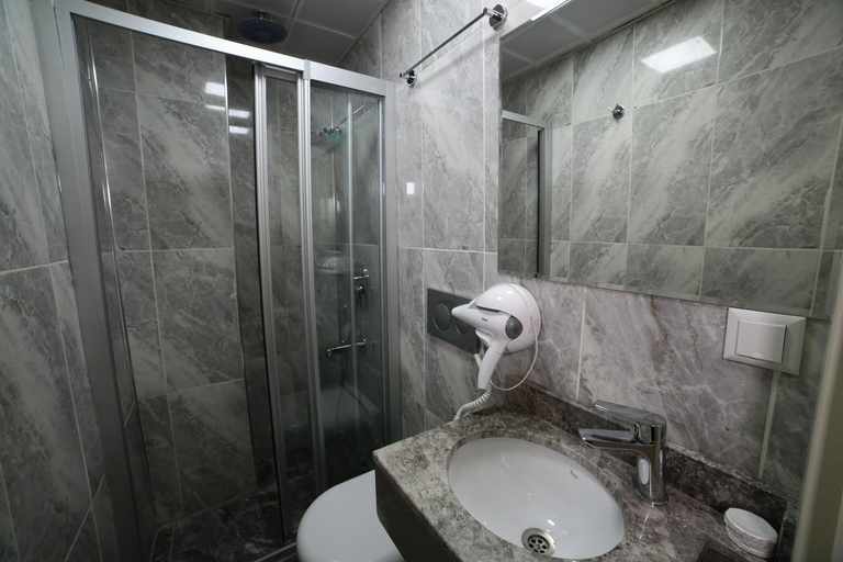 Bathroom 5, Taksim Diamond Hotel, Beyoğlu
