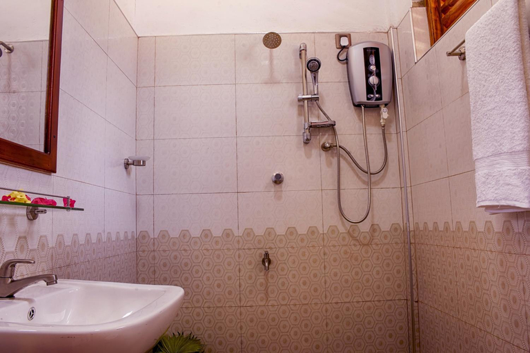 Bathroom 2, Aqua Blue, Pothuvil