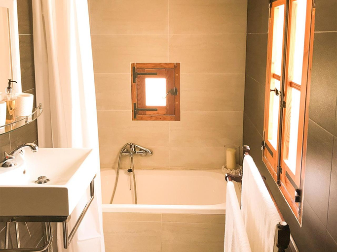 Bathroom 2, L'Gharix Temple Retreat
