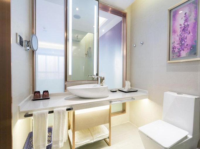 Bathroom 3, Lavande Hotel Suqian Yanghe New District RT-Mart, Suqian