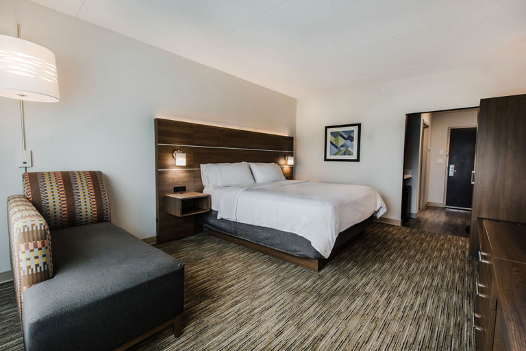 Bedroom 3, Holiday Inn Express & Suites WELLAND by IHG, Niagara