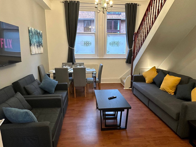 Others 3, 2 Bedroom House in Central Winchester, Hampshire