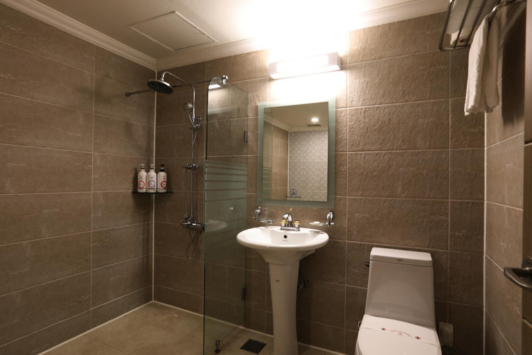 Bathroom 5, Empire Tourist Hotel, Jangseong