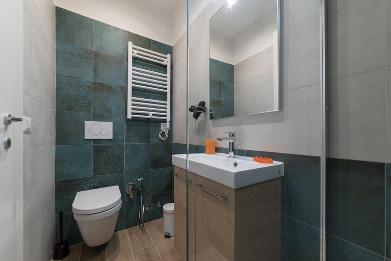 Bathroom 4, Roma Station House, Rome