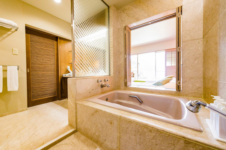 Bathroom 4, Southern links resort hotel, Yaese