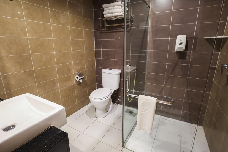 Bathroom 7