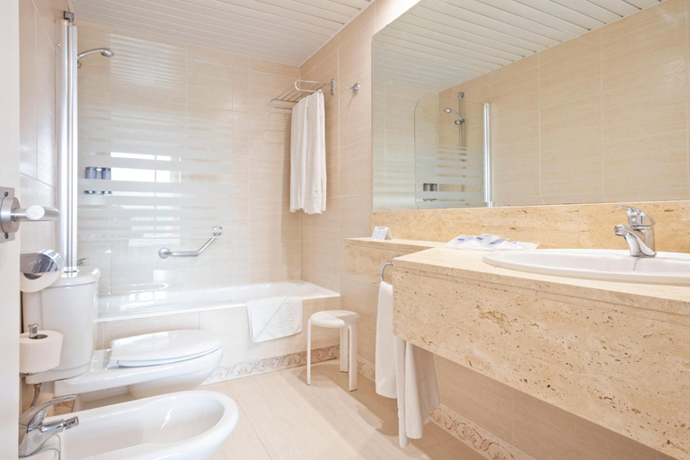 Bathroom 5, Hotel Best Delta, Baleares