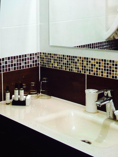 Bathroom 3, Hotel Paris Gambetta, Paris