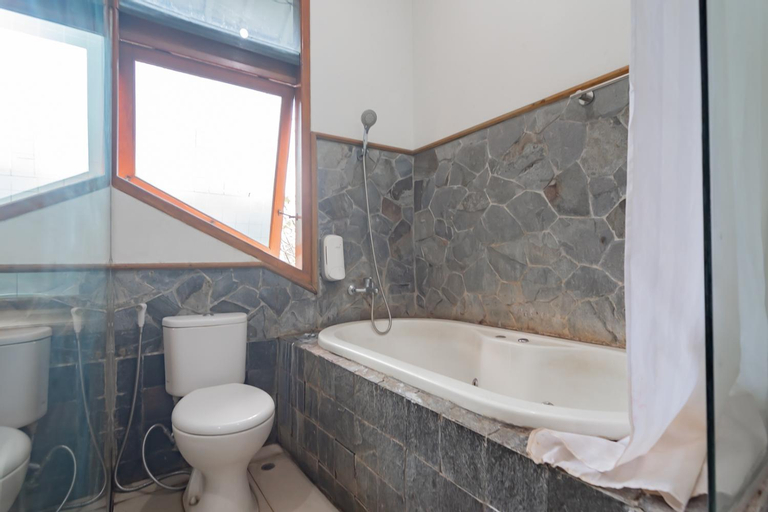 Bathroom 12