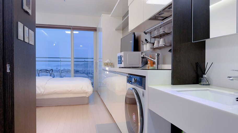 Yeongjong Shine Hotel, Jung