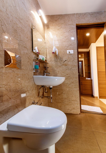 Bathroom 4, Aloka Stay Inn, Vellore