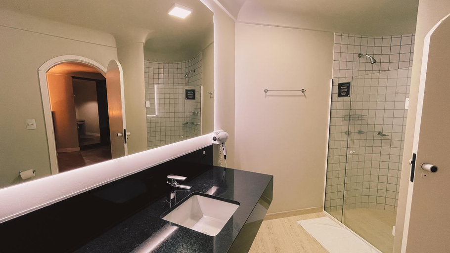 Bathroom 4, Verde Vale Hotel, Videira