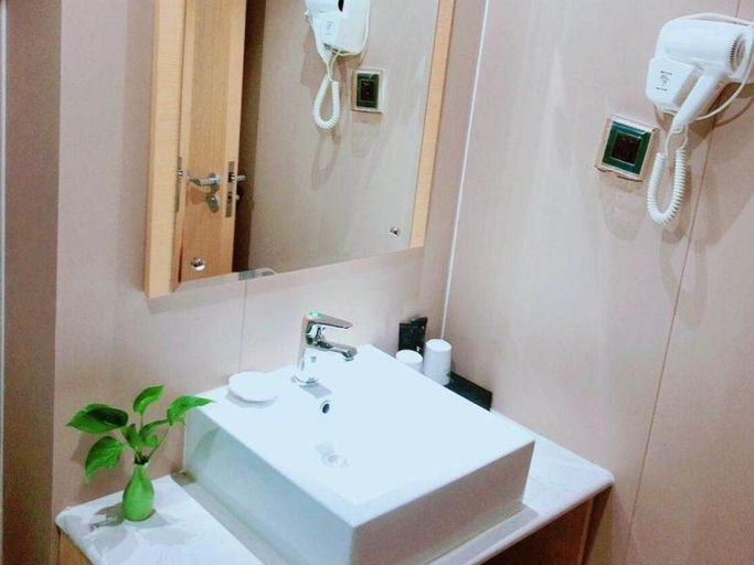 Bathroom 3, GreenTree Inn Qinhuangdao Lulong County North Gate Road, Qinhuangdao