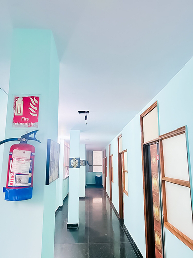 Interior 2, Roomshala 147 KD Plazav, West