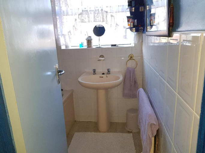 Bathroom, CEAD MILE FAILTE WEST BELFAST, Belfast