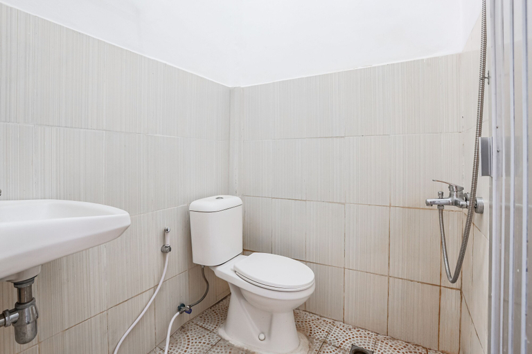 Bathroom 3, Hotel O Wisma Silampari, Lubuklinggau